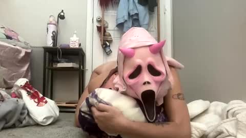 Snapshot of elfspit chatting on 10.05.25 elfspit online show from 10.05.25