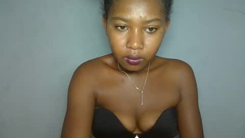 Snapshot of elia011 chatting on 01.11.25 elia011 online show from 01.11.25