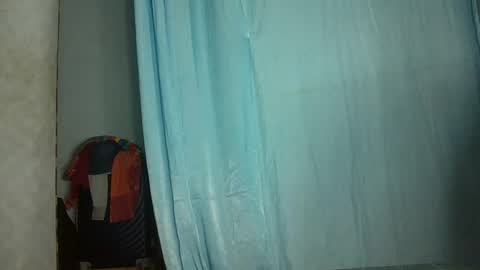 Snapshot of elia011 chatting on 01.15.25 elia011 online show from 01.15.25