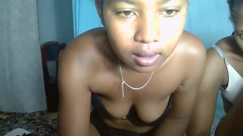 Snapshot of elia011 chatting on 01.16.25 elia011 online show from 01.16.25