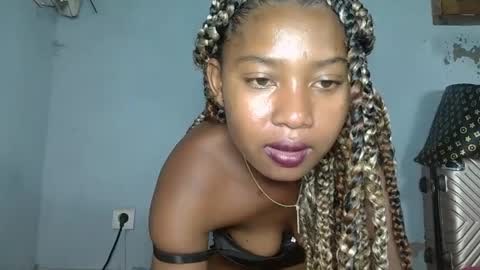 Snapshot of elia011 chatting on 01.17.25 elia011 online show from 01.17.25