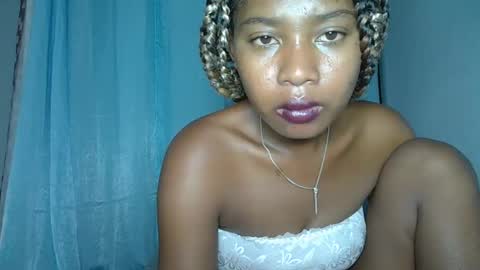 Snapshot of elia011 chatting on 01.18.25 elia011 online show from 01.18.25