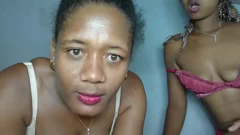 Snapshot of elia011 chatting on 01.24.25 elia011 online show from 01.24.25