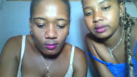 Snapshot of elia011 chatting on 01.25.25 elia011 online show from 01.25.25