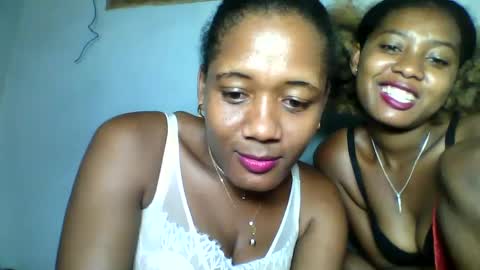 Snapshot of elia011 chatting on 01.26.25 elia011 online show from 01.26.25