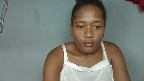 Snapshot of elia011 chatting on 02.05.25 elia011 online show from 02.05.25