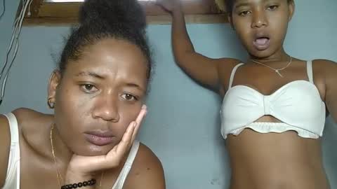 Snapshot of elia011 chatting on 02.06.25 elia011 online show from 02.06.25