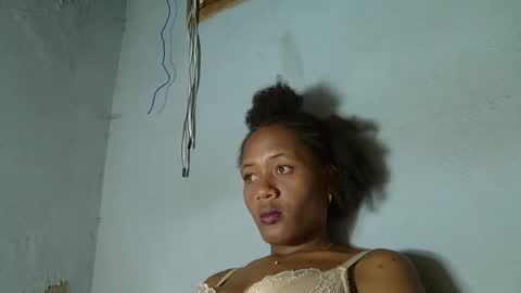 Snapshot of elia011 chatting on 02.09.25 elia011 online show from 02.09.25