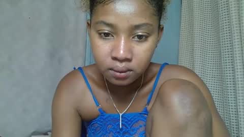 Snapshot of elia011 chatting on 02.23.25 elia011 online show from 02.23.25