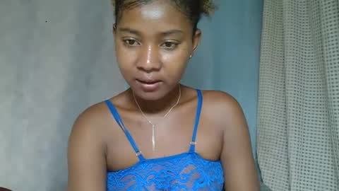 Snapshot of elia011 chatting on 02.23.25 elia011 online show from 02.23.25