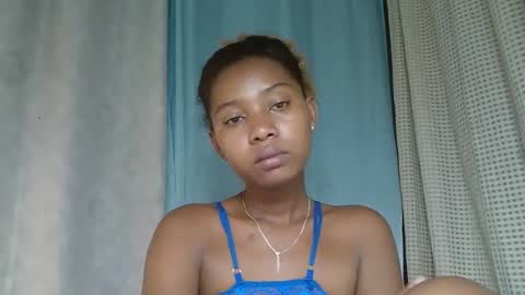 Snapshot of elia011 chatting on 02.23.25 elia011 online show from 02.23.25