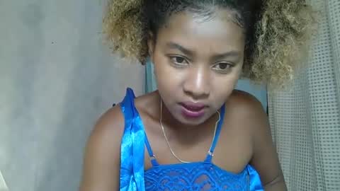 Snapshot of elia011 chatting on 02.24.25 elia011 online show from 02.24.25