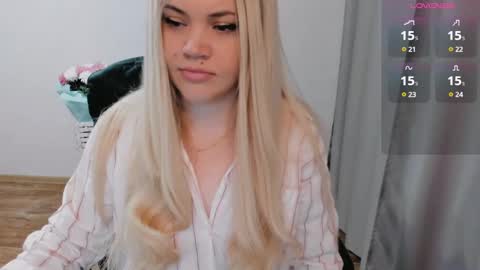 Snapshot of elia_ chatting on 12.06.24 Ella online show from 12.06.24