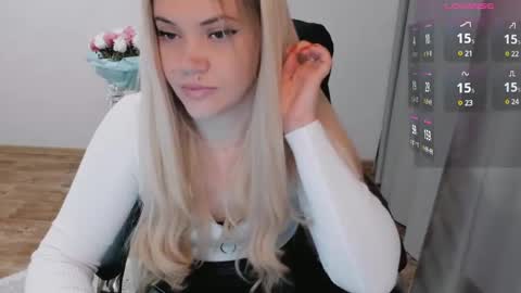 Snapshot of elia_ chatting on 12.10.24 Ella online show from 12.10.24