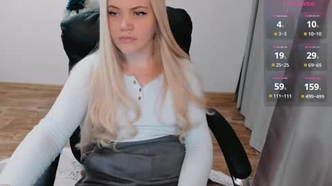 Snapshot of elia_ chatting on 12.27.24 Ella online show from 12.27.24
