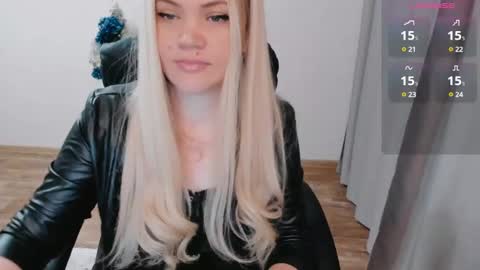 Snapshot of elia_ chatting on 12.28.24 Ella online show from 12.28.24