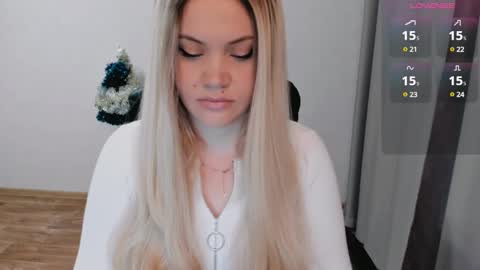 Snapshot of elia_ chatting on 12.31.24 Ella online show from 12.31.24