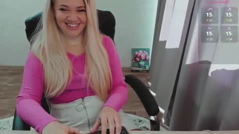 Snapshot of elia_ chatting on 09.17.25 Ella online show from 09.17.25