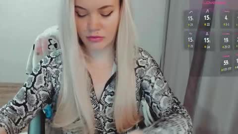 Ella online show from 11.19.25