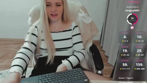 Snapshot of elia_ chatting on 05.11.26 Ella online show from 05.11.26