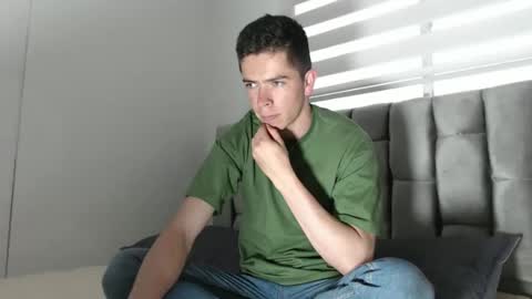 Snapshot of elian_tg chatting on 12.25.24 Elian online show from 12.25.24