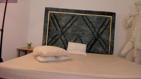 Your favorite Boy online show from 11.11.25