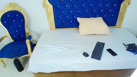 Your favorite Boy online show from 11.13.25