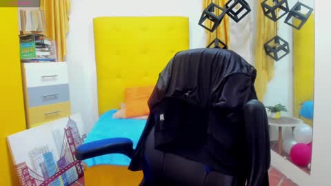 Snapshot of eliasblue chatting on 02.19.25 E L I A S online show from 02.19.25