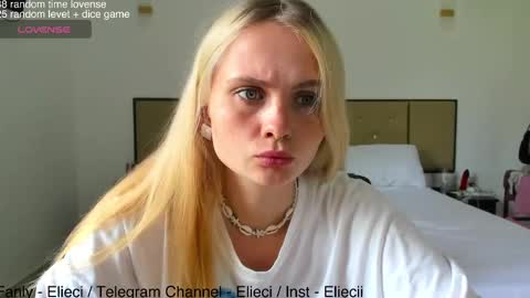 Snapshot of elie_ci chatting on 12.07.24 online show from 12.07.24