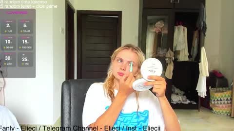 Snapshot of elie_ci chatting on 12.08.24 online show from 12.08.24