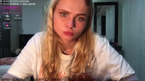 Snapshot of elie_ci chatting on 01.07.25 online show from 01.07.25