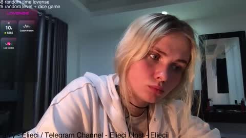 Snapshot of elie_ci chatting on 01.09.25 online show from 01.09.25