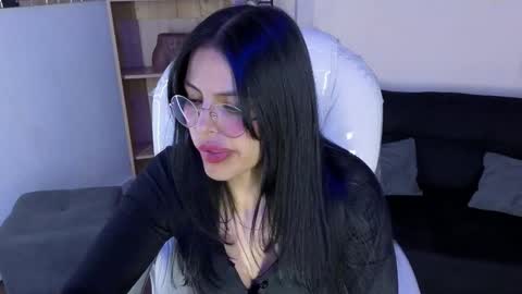 Snapshot of eliie_ruizz chatting on 11.06.25 Eliie online show from 11.06.25