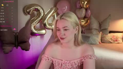 Snapshot of elina_nortas chatting on 06.16.26 Elina online show from 06.16.26