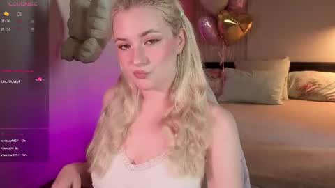 Snapshot of elina_nortas chatting on 06.27.26 Elina online show from 06.27.26