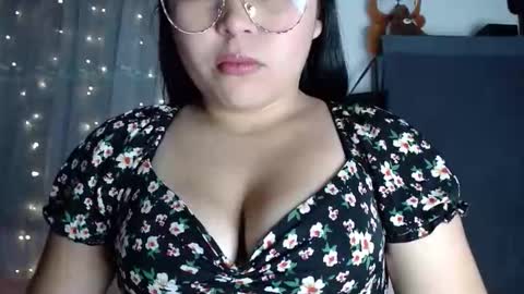 Snapshot of elinaax chatting on 10.20.25 Elina online show from 10.20.25