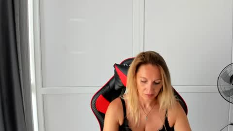 Snapshot of elinarosee chatting on 07.03.26 Milena online show from 07.03.26