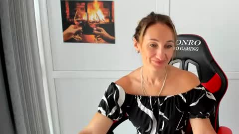 Snapshot of elinarosee chatting on 08.05.26 Milena online show from 08.05.26
