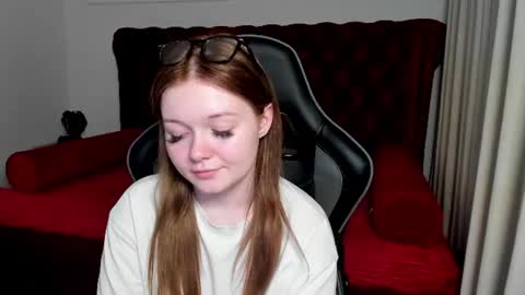 Snapshot of elinavale chatting on 06.12.26 elinavale online show from 06.12.26