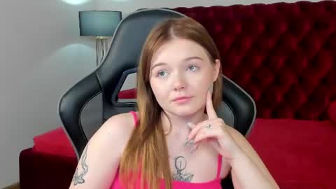 Snapshot of elinavale chatting on 06.29.26 elinavale online show from 06.29.26
