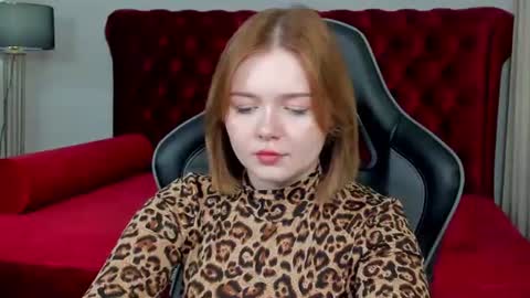 Snapshot of elinavale chatting on 07.18.26 elinavale online show from 07.18.26