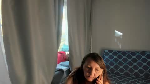 Snapshot of elis_gabbi chatting on 09.27.25 Elis online show from 09.27.25