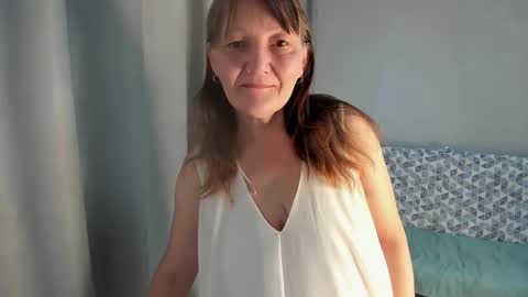 Snapshot of elis_gabbi chatting on 10.21.25 Elis online show from 10.21.25