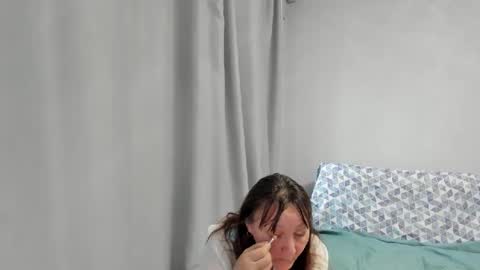 Snapshot of elis_gabbi chatting on 10.31.25 Elis online show from 10.31.25