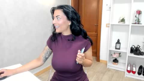 Snapshot of elisabaxter chatting on 10.04.25 Maria online show from 10.04.25