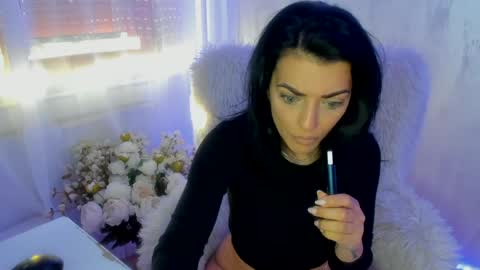 Snapshot of elisabaxter chatting on 04.24.26 Maria online show from 04.24.26