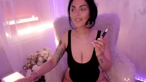 Snapshot of elisabaxter chatting on 05.01.26 Maria online show from 05.01.26