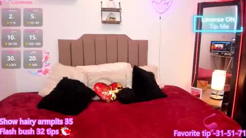 Snapshot of elisabeth_swan chatting on 11.07.25 Elizabeth online show from 11.07.25