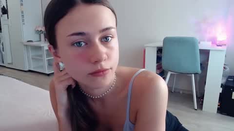 Elis online show from 10.17.25