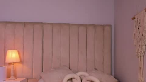Snapshot of elise_diamond chatting on 04.30.26 Elise diamond online show from 04.30.26